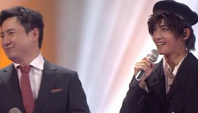 两大军艺校草同台,40岁沈腾遇上28岁杨洋,死亡灯光下赢的是沈腾