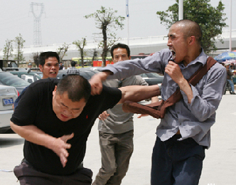 河北容城一精神病打人,被判刑两年