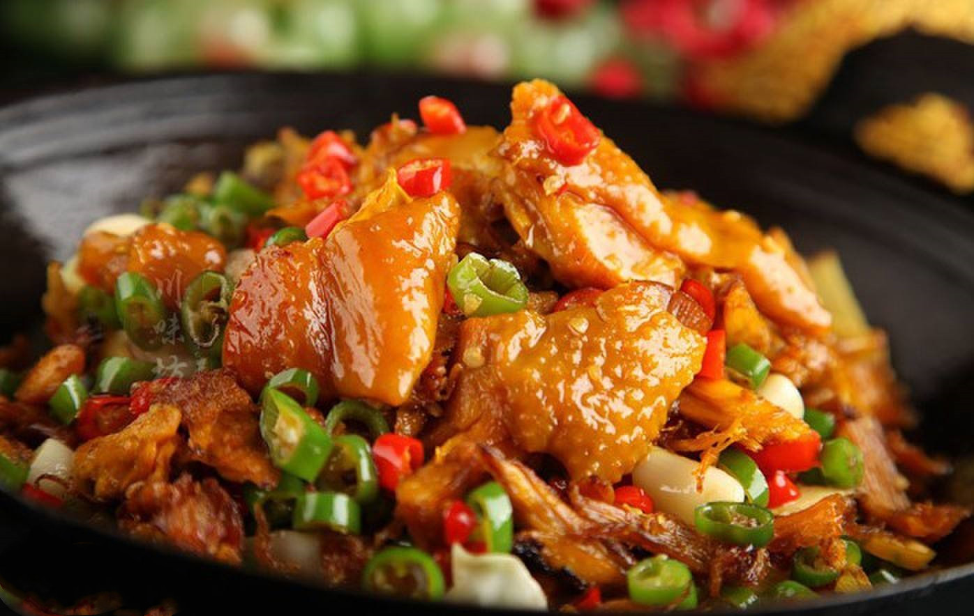 香辣干锅鸡:正宗川味美食,超级下饭,鲜香美味!