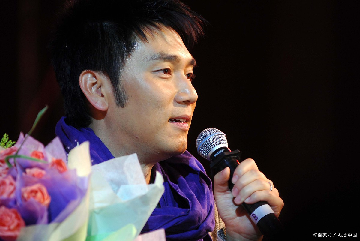 帅气大男孩林依轮,唱歌好听还会做美食