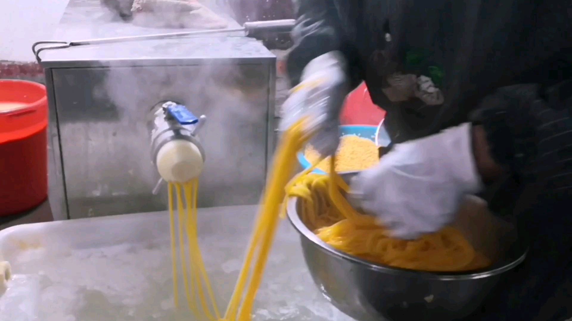 辽宁凤城有一种特色食品,叫叉(发三声)子,它是这么做出来的!