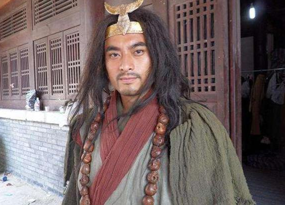 征讨方腊,武松为何会自断胳膊?看了才明白,武松的智慧