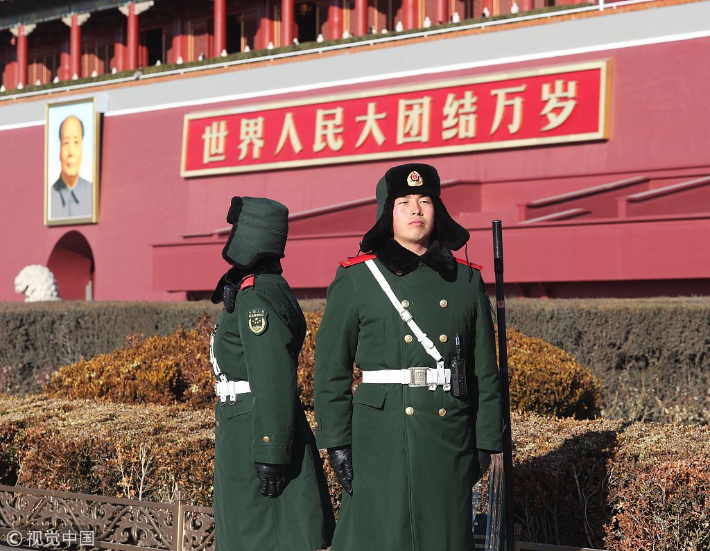 北京开启"天寒地冻"模式 武警战士冒严寒在天安门广场站岗执勤