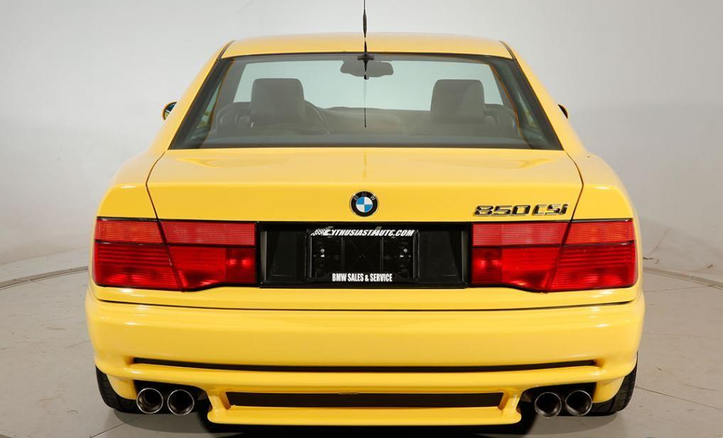 价值149,990美元1995款宝马850csi,外观采用亮黄色车漆,全车搭载5.
