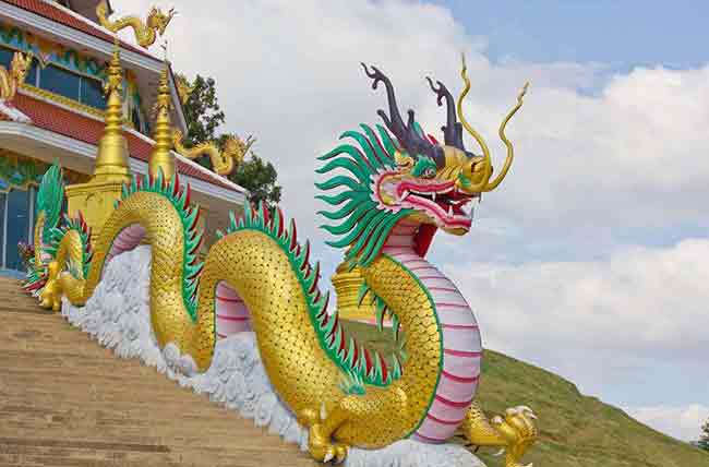 龙是神话中善变化,兴云雨,利万物的神异动物,为四灵之首.