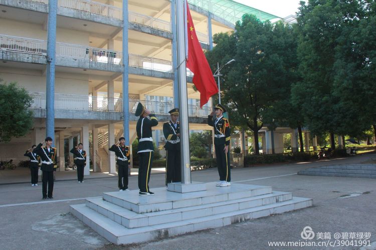 全国人大代表程梦醒回母校应城二中进行励志演讲