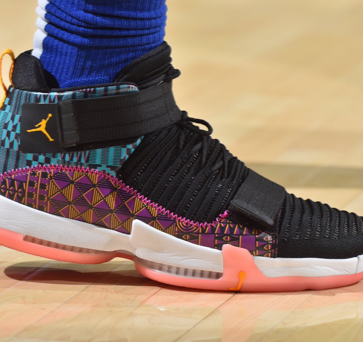 吉米-巴特勒:jordan supreme elevation"bhm"