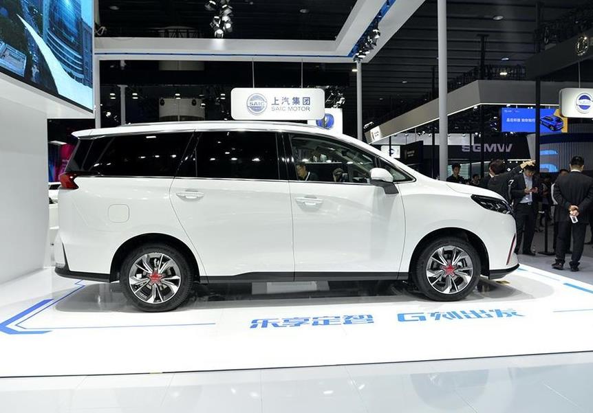 这车国产比gm8厚道,轴距2米8比宝骏730还大,良心搭载7速双离合