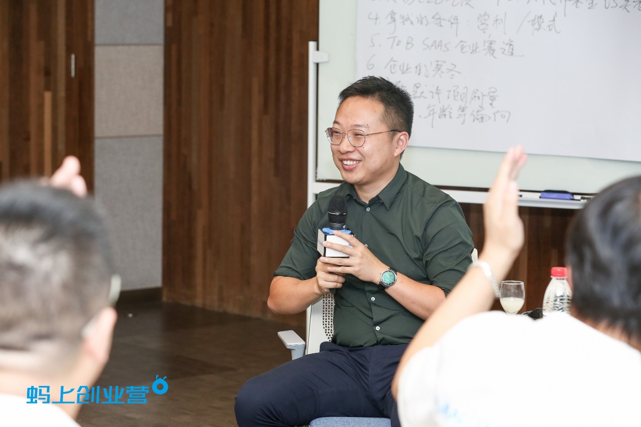 关明生罕见现身,阿里高管问诊企业难题,顶级投资人现场答疑