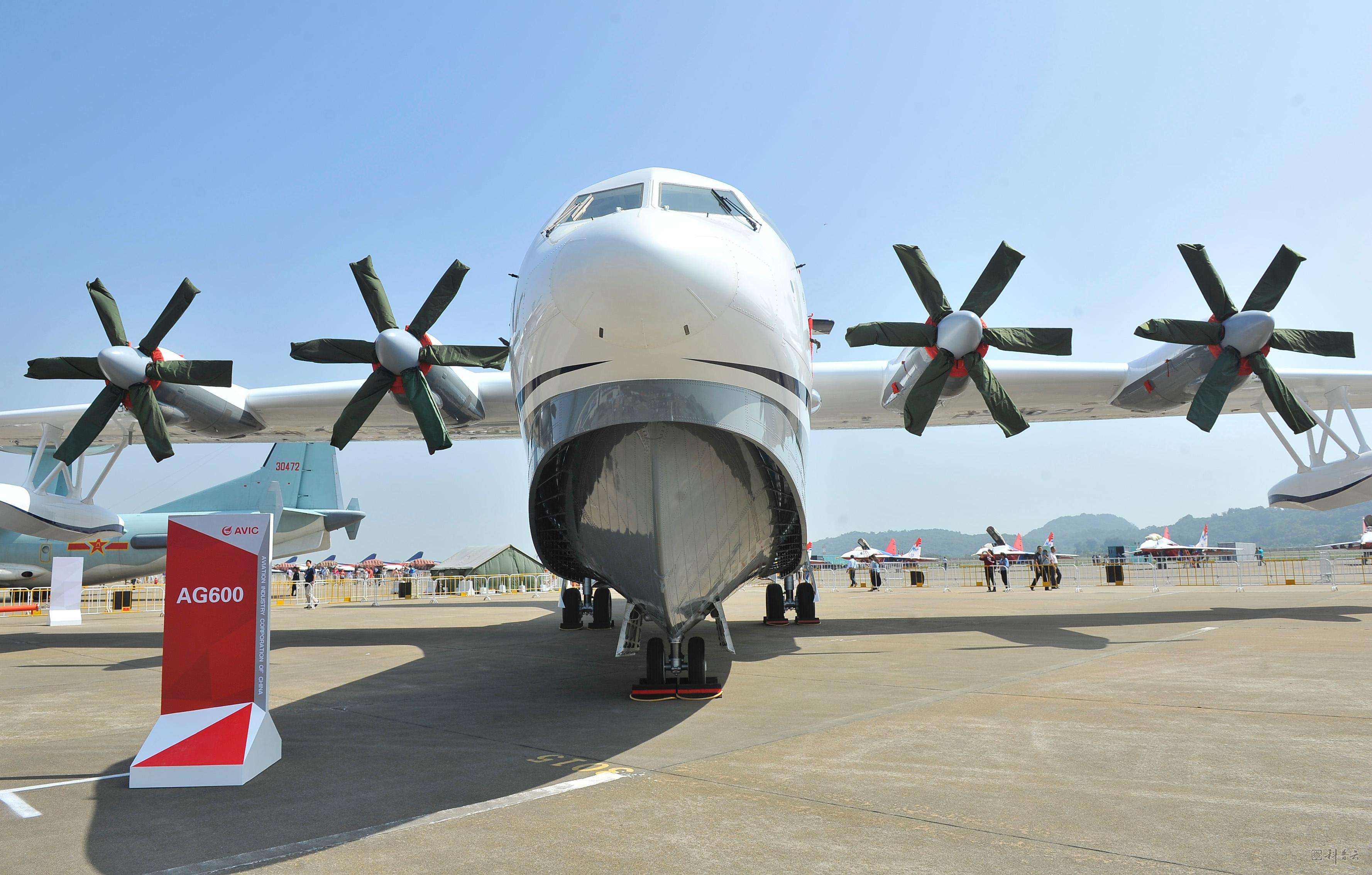 鲲龙-600号飞机的精神长度为37米,高度则为12.