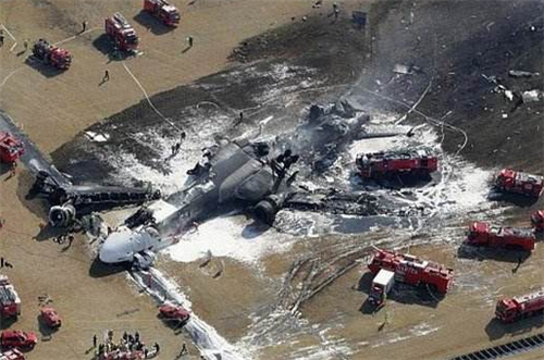 一韩国飞行员看错高度坠机,致8人死亡,韩国:中国人只赔10万