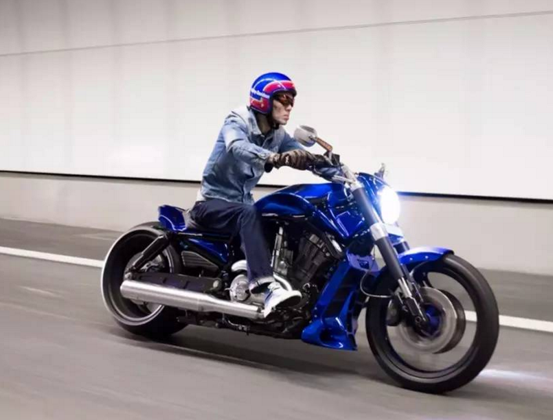 巡航的王者,摩友们心中的梦想机车,哈雷.戴维森 v-rod 威路德!