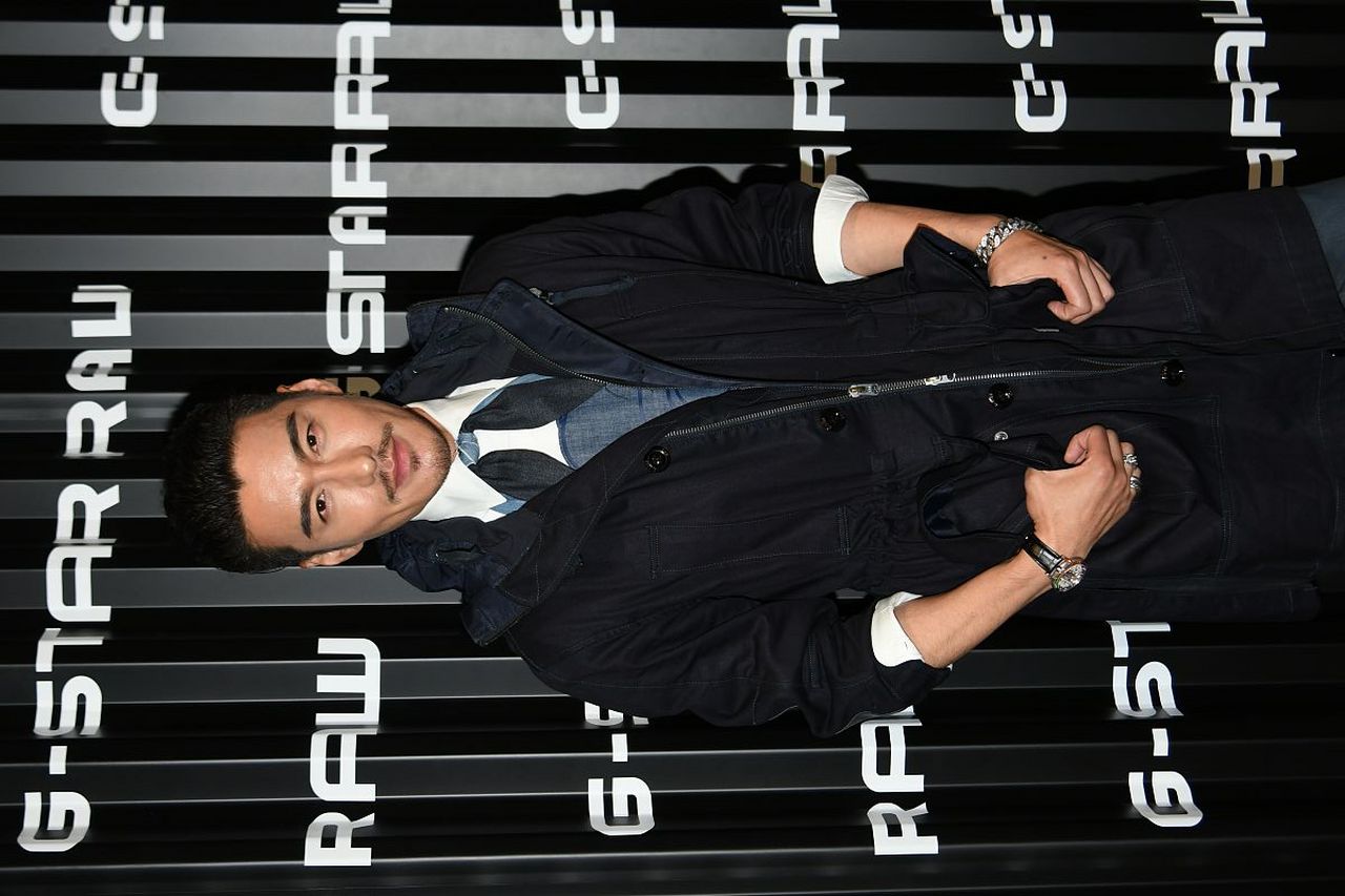 胡兵50万积分被东航清零引争议#  东航近日将明星胡兵的50万积分橇沣