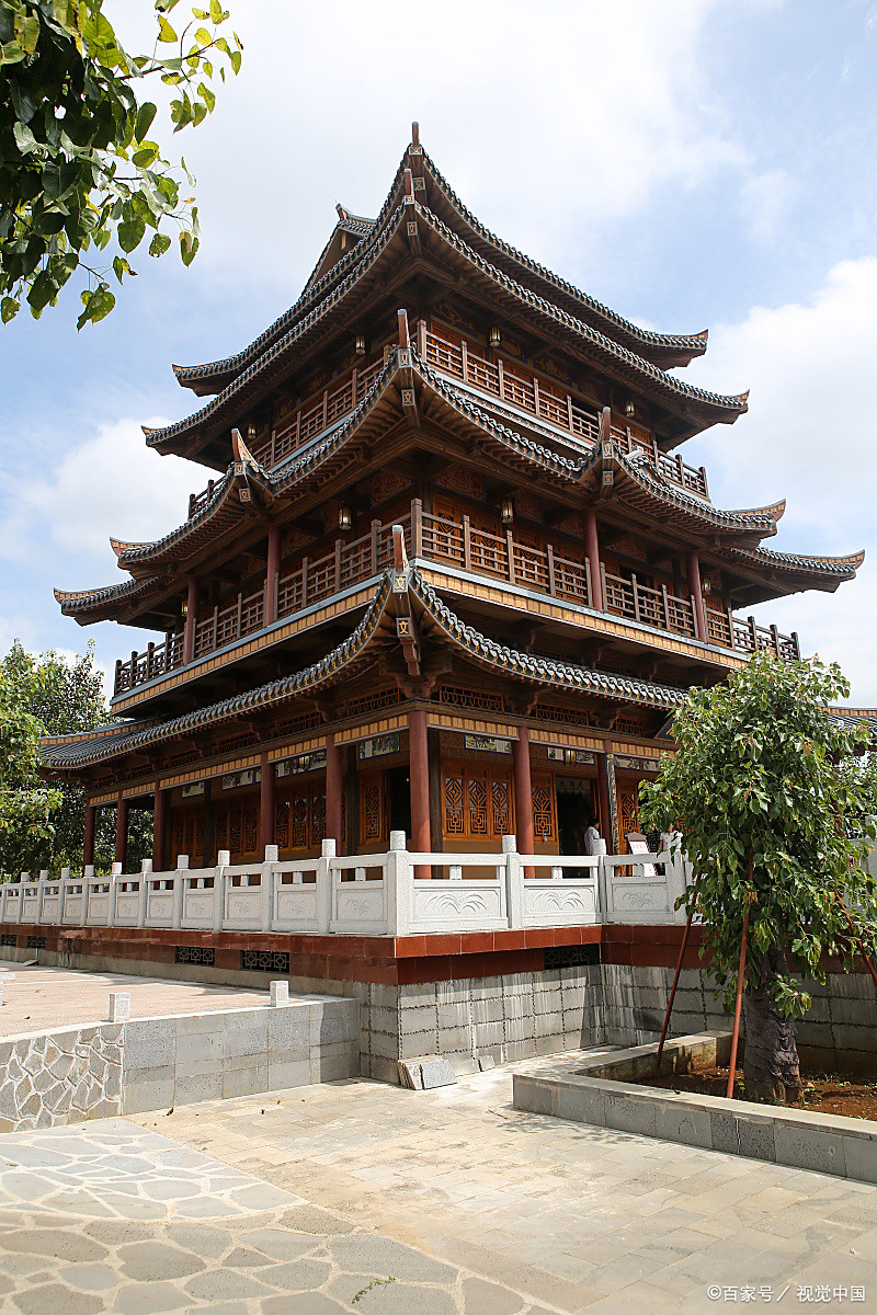 广州的地标性建筑之一,被誉为"岭南第一胜览",楼高25米