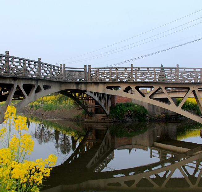 陕西太原十字桥 该桥呈十字形,如大鹏展翅,位于圣母殿前,形状典雅大方