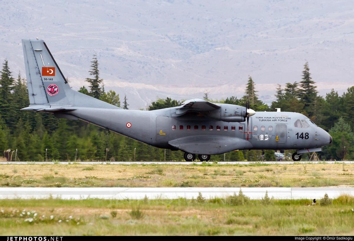 土耳其运输机坠毁残骸遍地 机上三人身亡