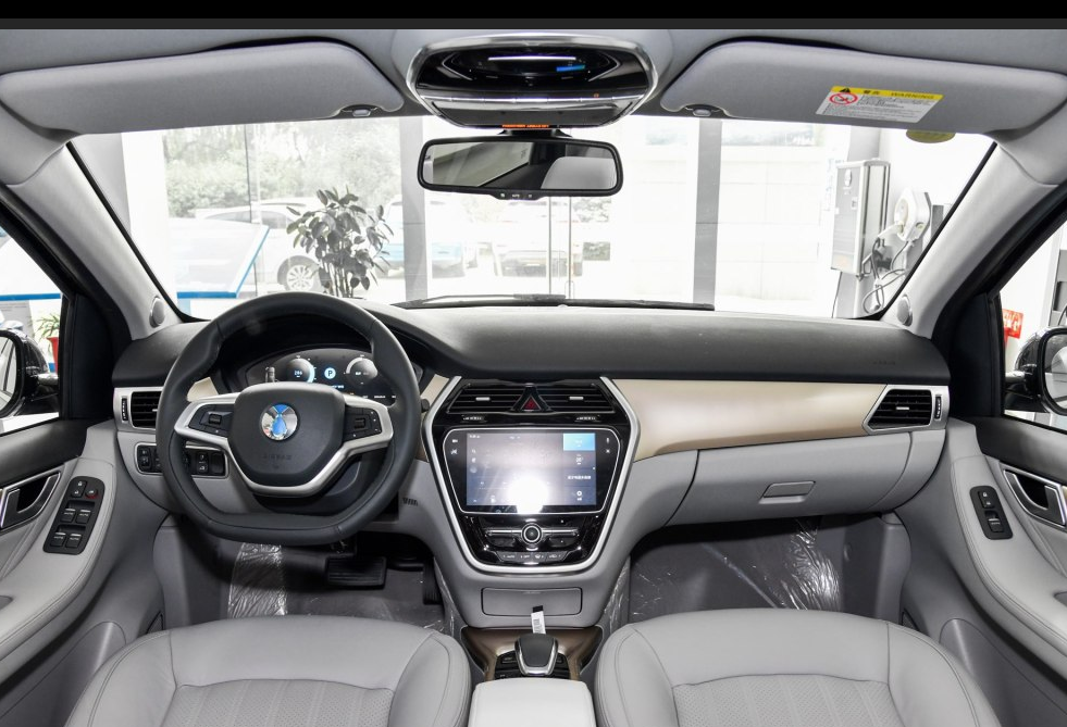 腾势设计新颖的外观,内饰简洁大方,让你开车也是一种享受