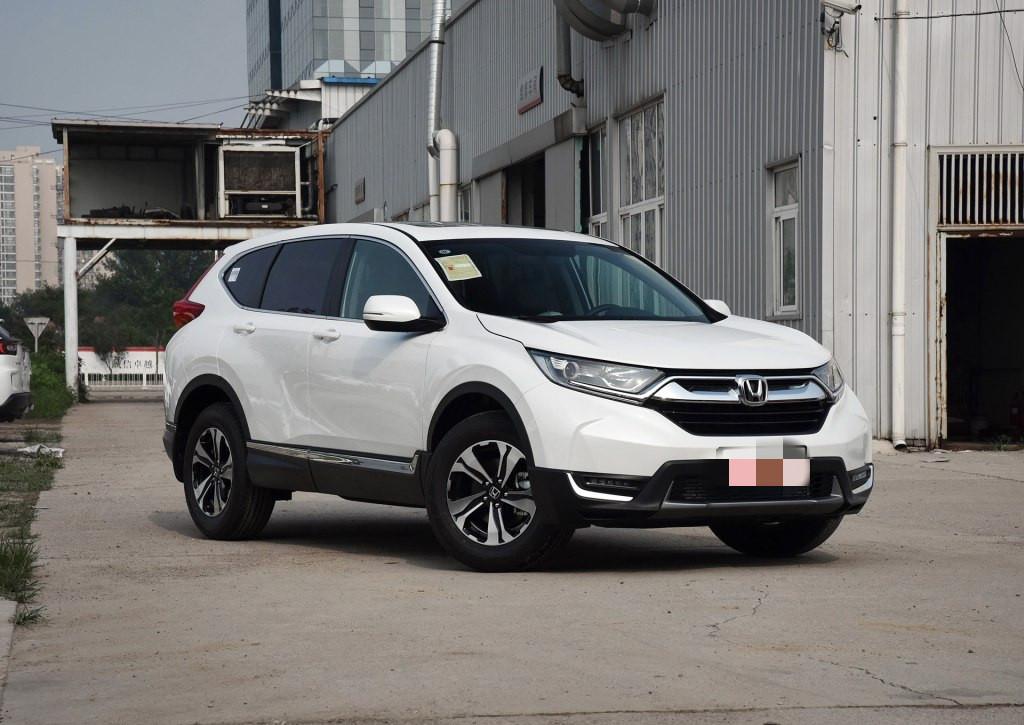 本田cr-v车身使用了圆滑柔和的线条勾勒,看起来非常顺眼.