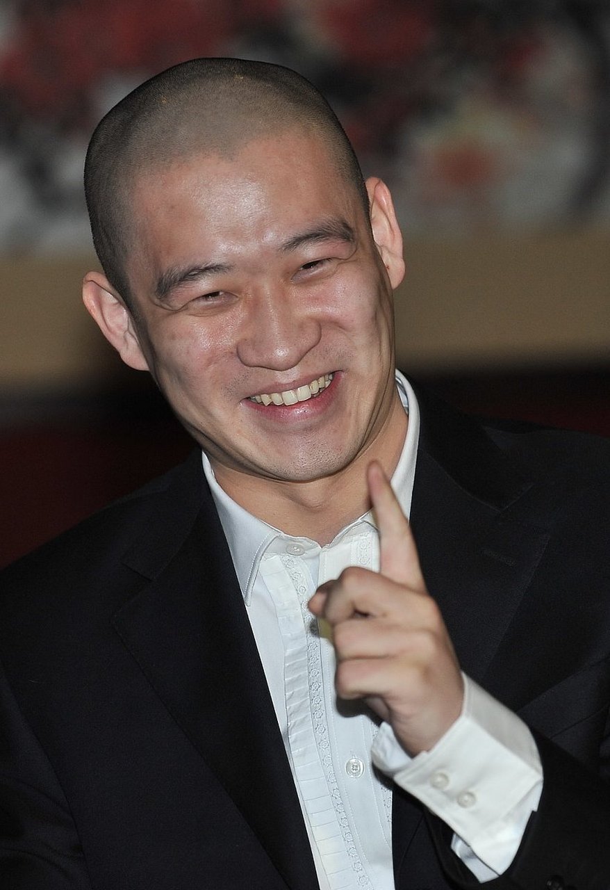 曹云金近日大方承认自己现在不缺钱,打破了一些人对他的猜测.