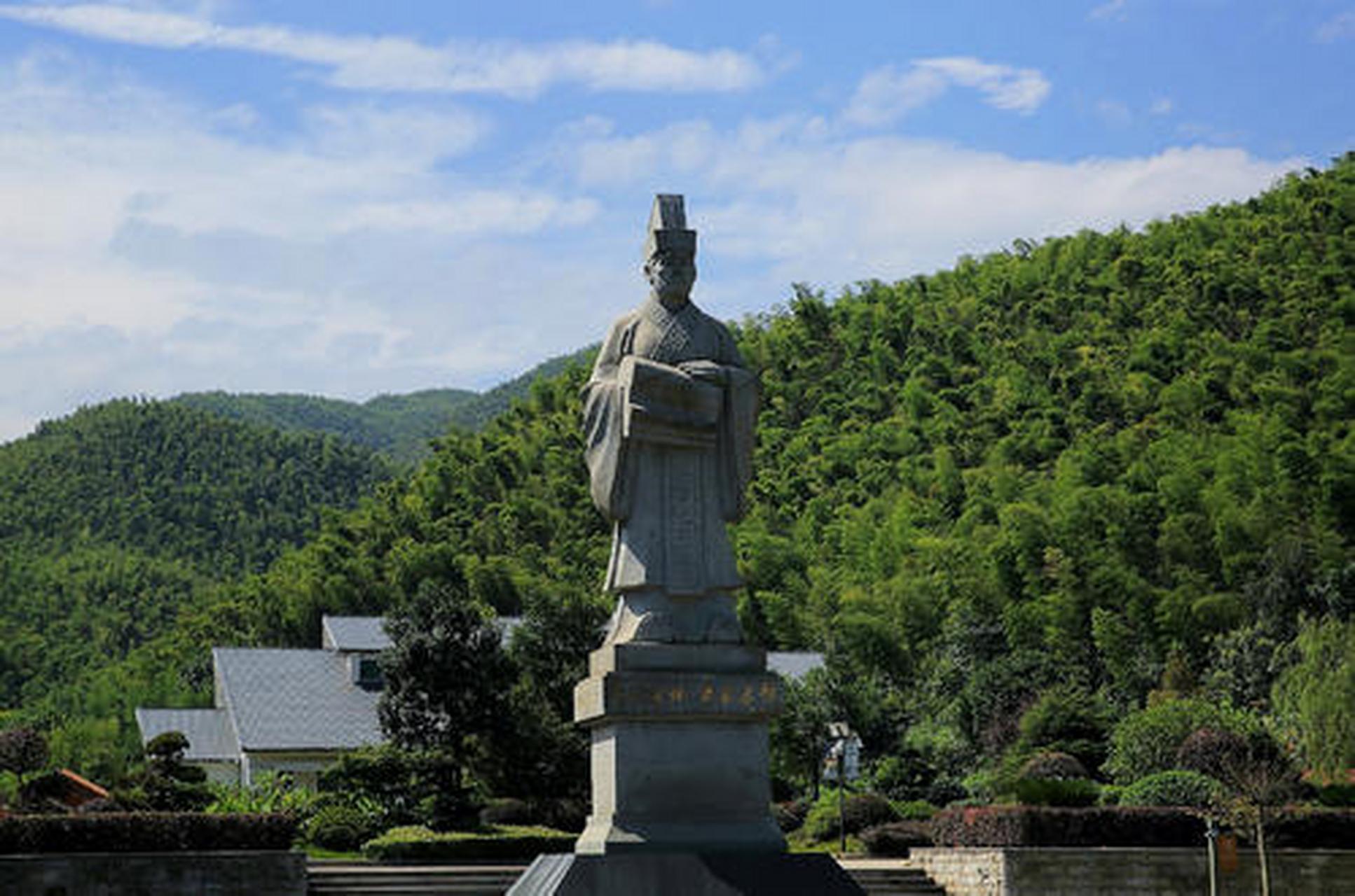 蔡伦竹海位于耒阳市黄市镇和大义乡境内,面积100平方公里,中心景区达