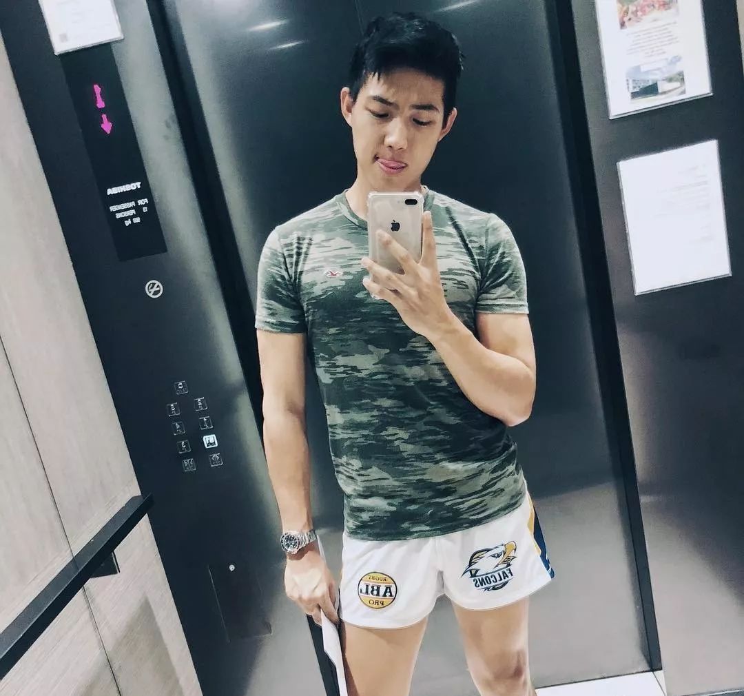 运动系的小狼狗,精壮的身材男友力满点,一起来看吧!