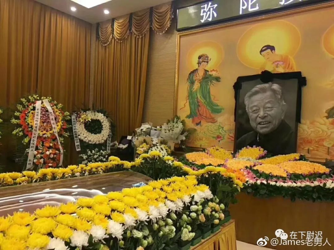 3月6日早9点36分,褚时健的灵柩运至玉溪市殡仪馆(新馆).