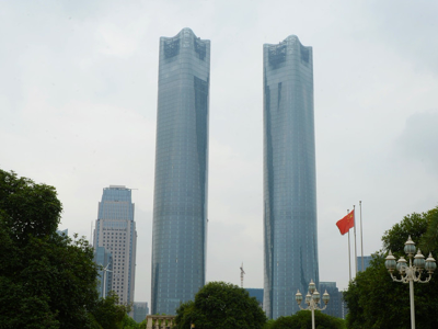 四,南昌双子塔:位于南昌红谷滩新区,楼高303米.