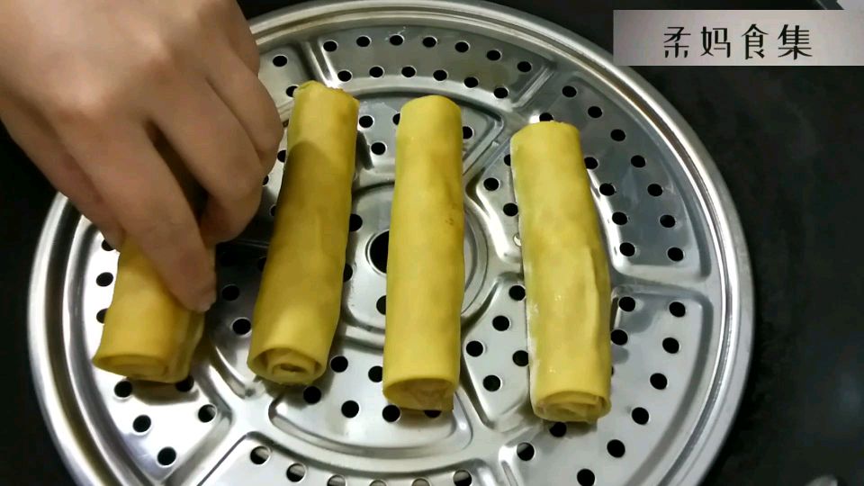 家常简单的熏肉卷,确实味道不错带着淡淡的茶香味,也不油腻