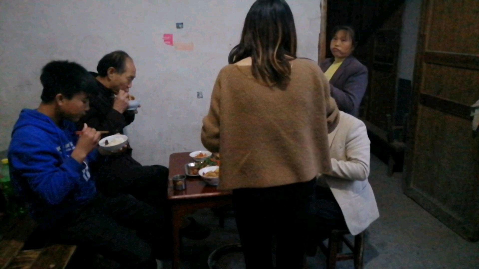 美食美琴做了啤酒鸡,不一样的做法,越吃越想吃