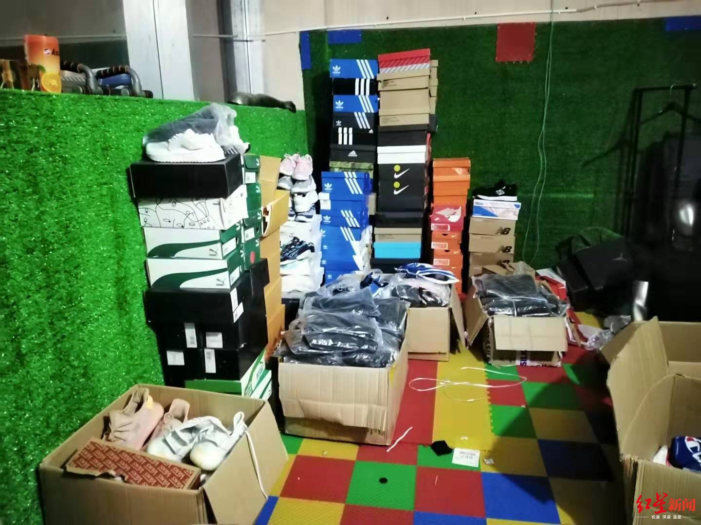 上千元假耐克气垫鞋只卖79 达州家族式贩假团伙被查