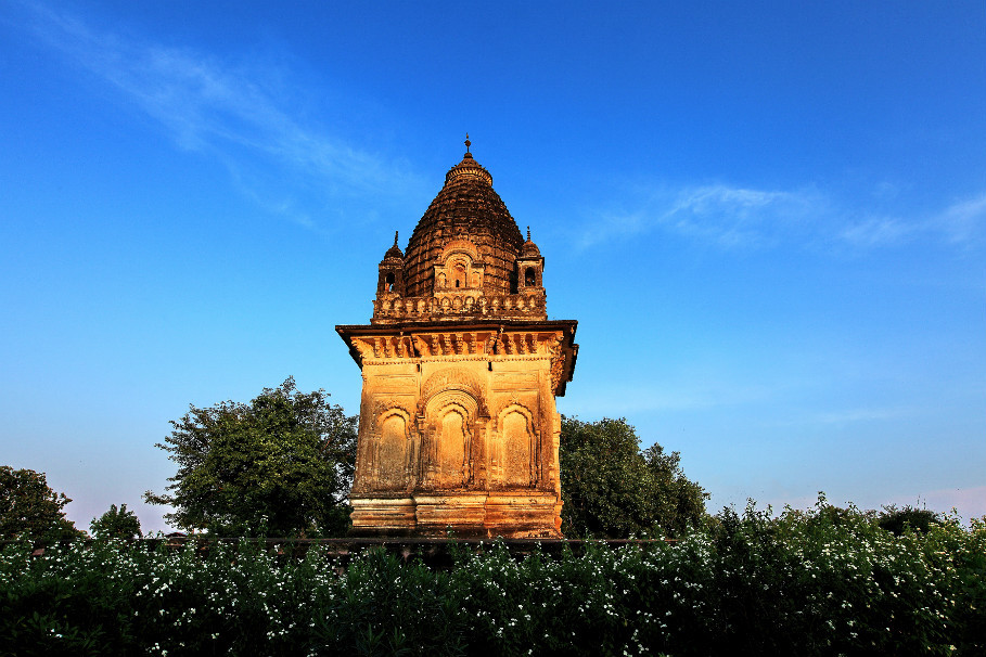 她从小生活悲惨,一生被各种男人侵害,她杀人为匪,却获后人尊敬