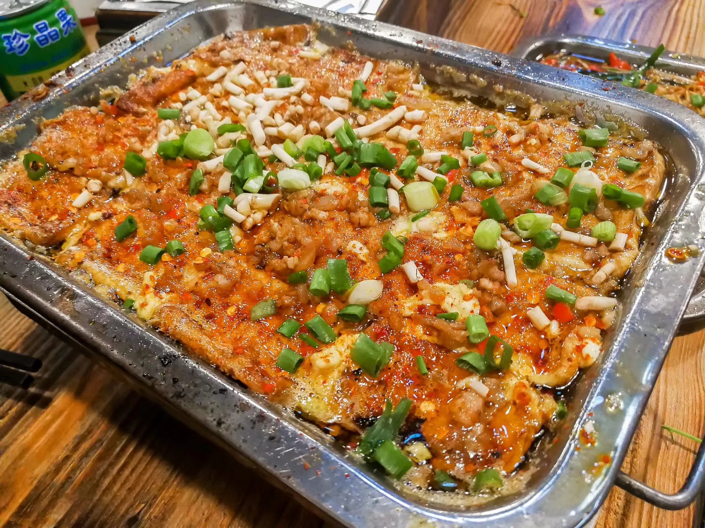 【烤全茄】十元一根,精华在于茄肉上的蒜泥,这是评价烤茄子味道的关键