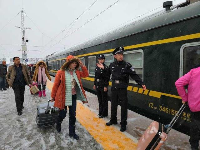 亚布力站派出所全力保障群众平安