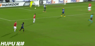 gif:丹尼斯吊射破门得分,布鲁日领先曼联