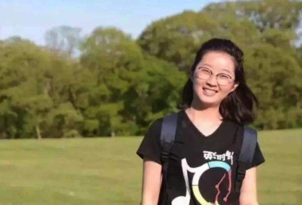 北大女硕士章莹颖生活照,一个知性朴实的女孩