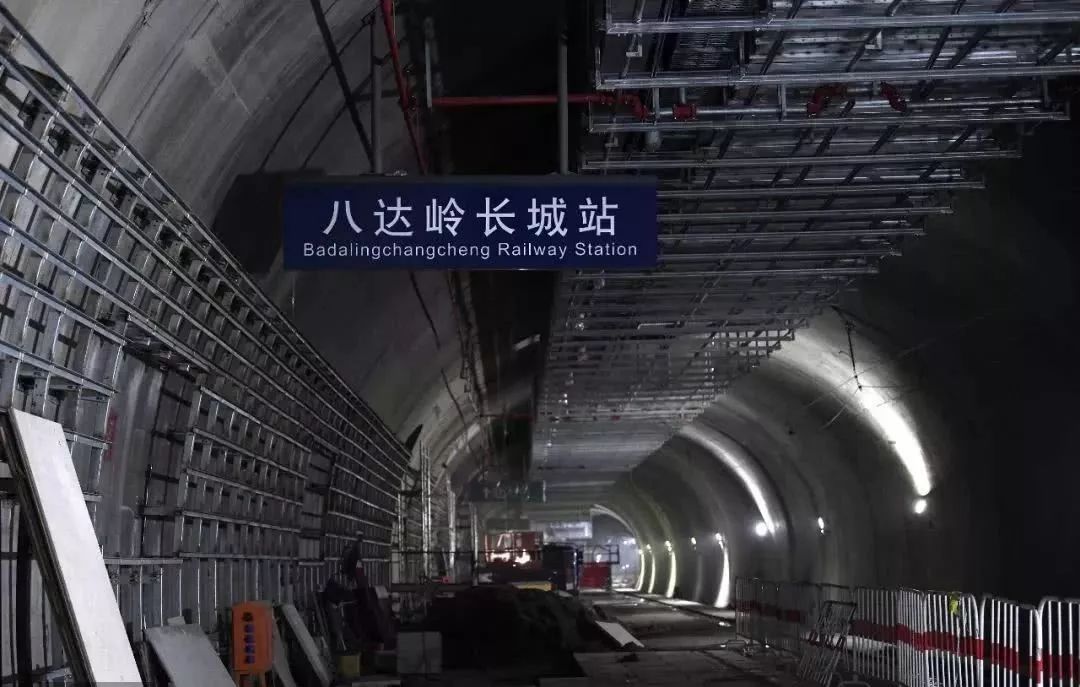 因为这个超高扶梯,我准备去八达岭高铁站打个卡!