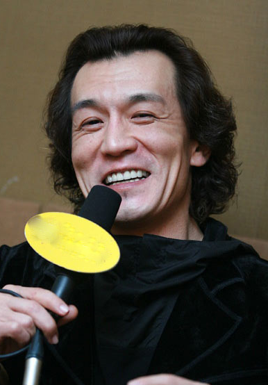 李咏逝世哈文首次发文回应,15个字惹人心疼,新换头像让人泪目