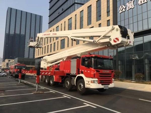 济宁消防支队78米登高平台消防车列装执勤