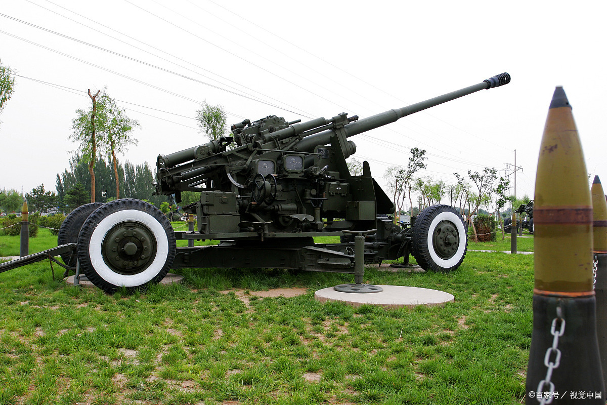 虽然100毫米高射炮的地位逐渐被防空导弹替代,但是高射炮的长处在于