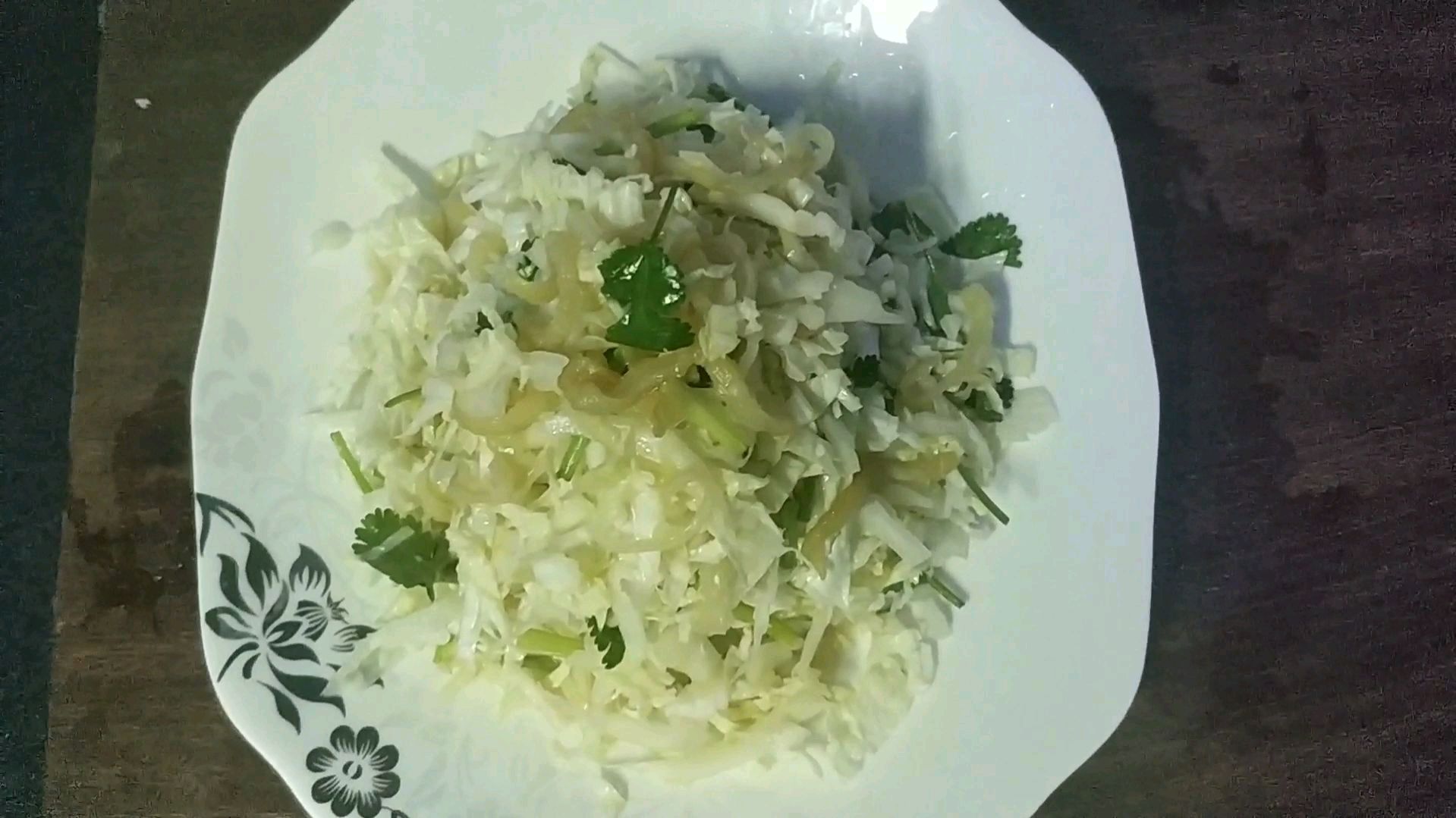 白菜心拌蛰皮爽口