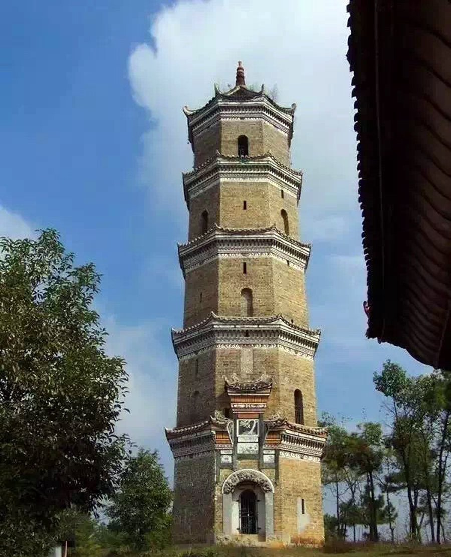 湖南邵阳洞口县最大的镇,和武冈市相邻,是全国重点镇