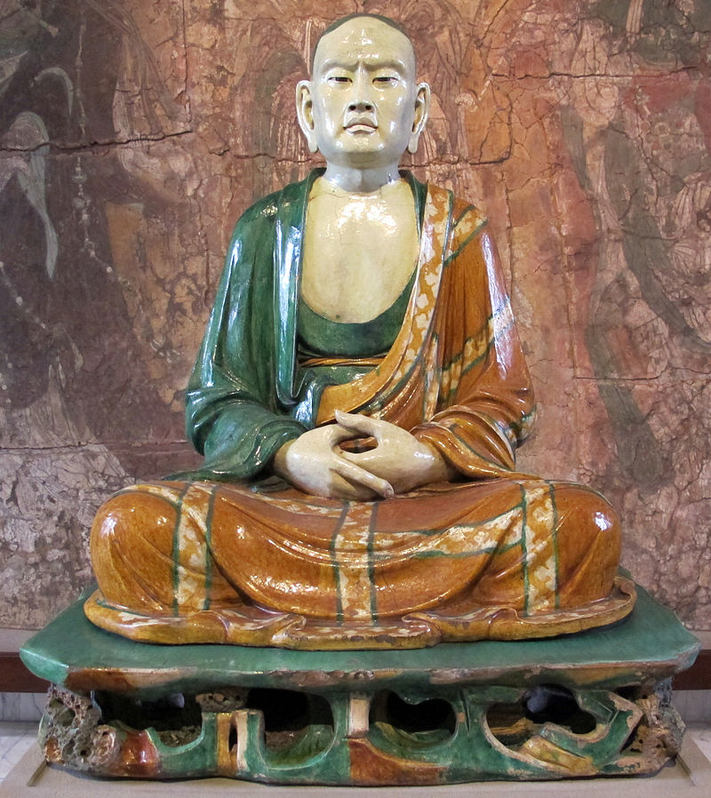 图为大英博物馆收藏的源自中国的辽代三彩罗汉像.