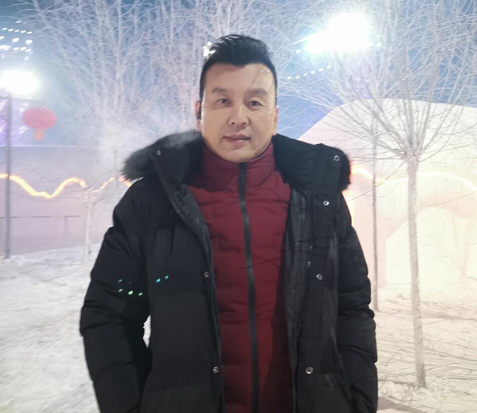 岁月是杀猪刀,54岁央视名嘴张泽群胖到认不出,四次高考至今未婚