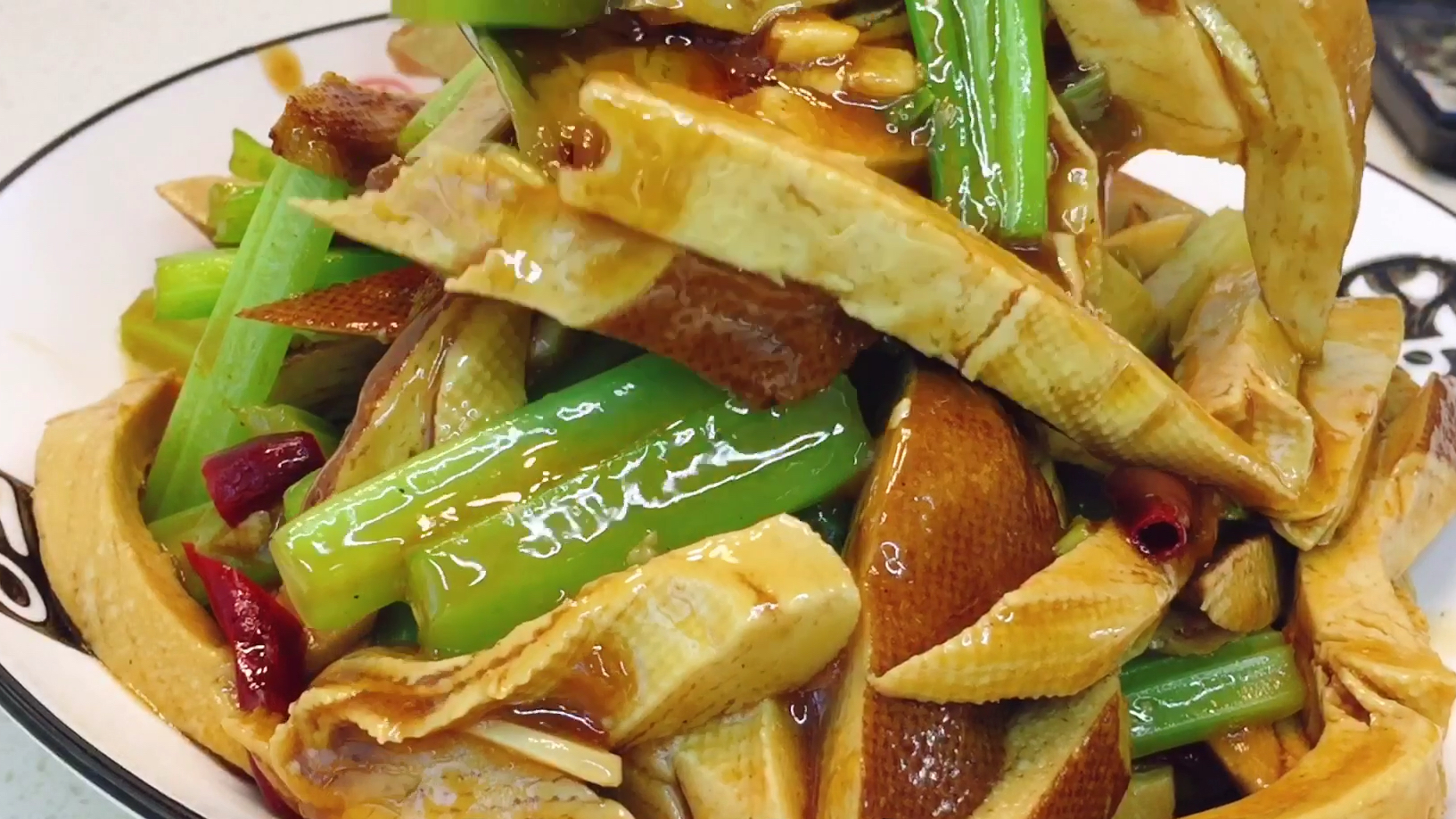 这样做出来的素鸡,有多少都不够吃,不比肉差多少!超下饭