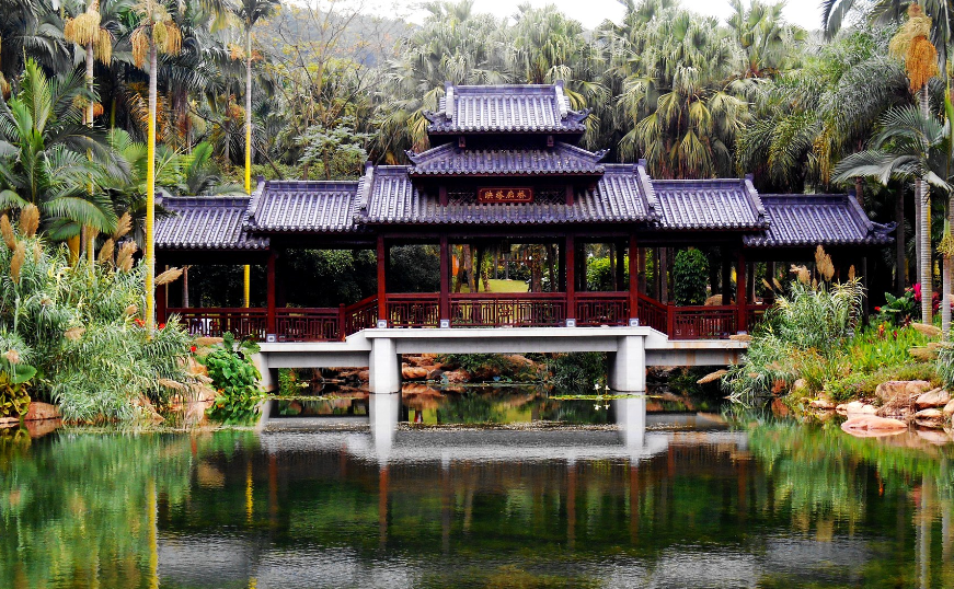 青秀山风景区:是南宁市最著名的风景区,山清水秀,空气纯净