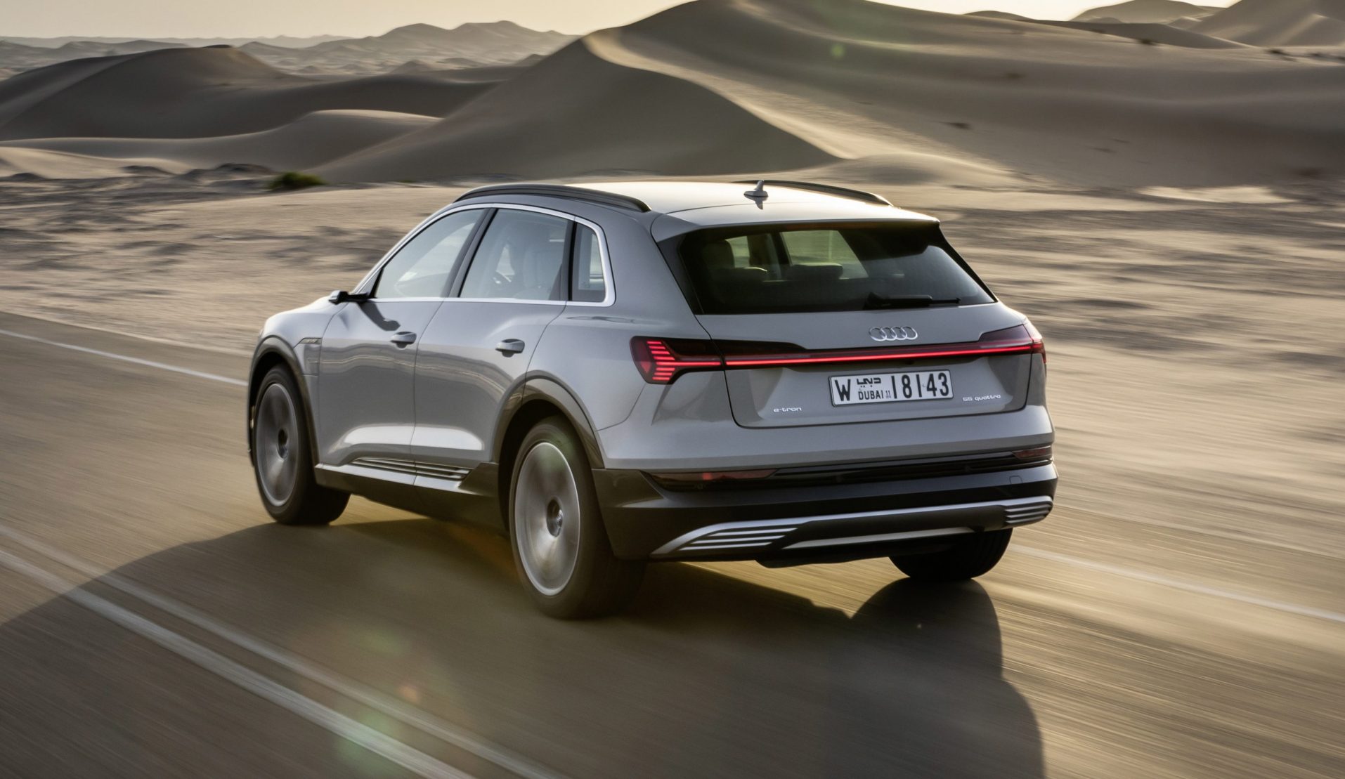 2019款奥迪e-tron豪华电动suv 海外起价8万欧元 续航400公里