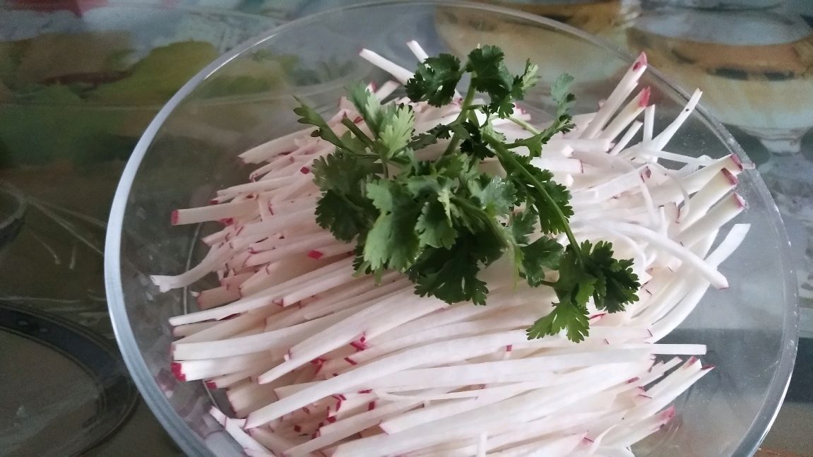 美好生活离不开美食(五)清淡鲜香的萝卜丝香菜汤