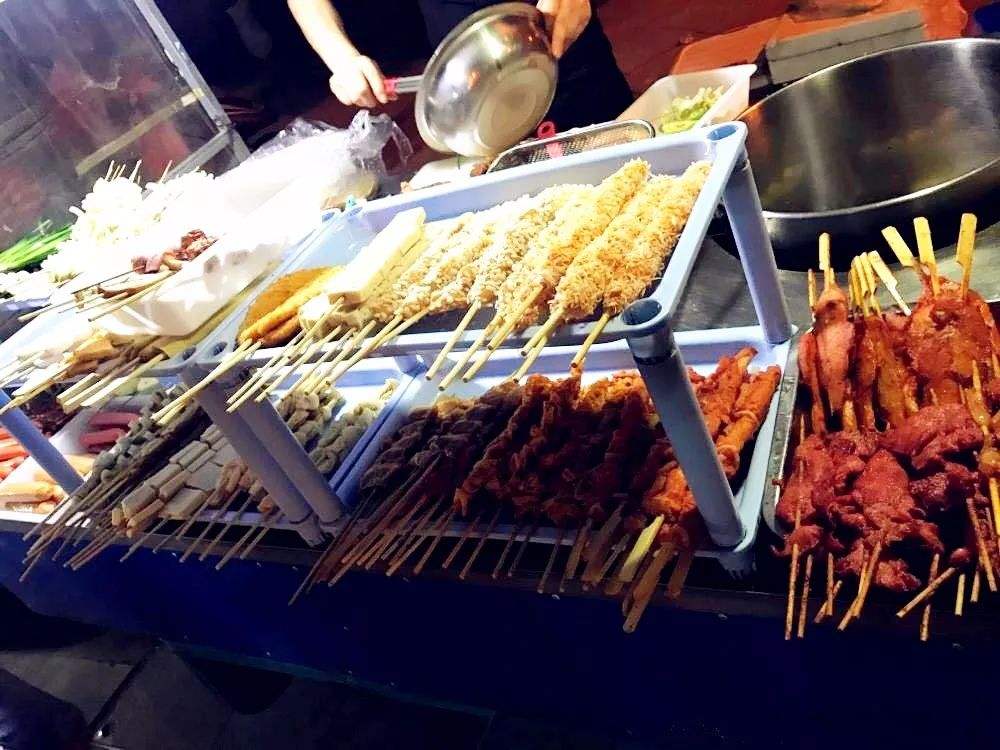 炸串小哥:都认为我摆摊挣钱多,实际情况你们并不知道