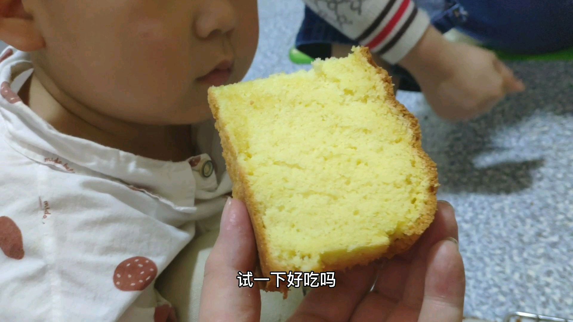 良哥今天给家人做一个又香又软的海绵蛋糕方法和配方都在视频中