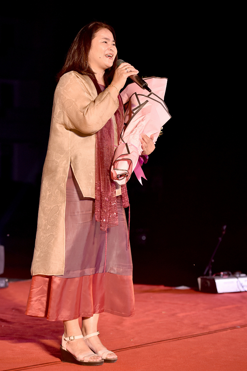 裘海正一首经典老歌《爱你十分泪七分》,承载了多数人的回忆,谁能爱你